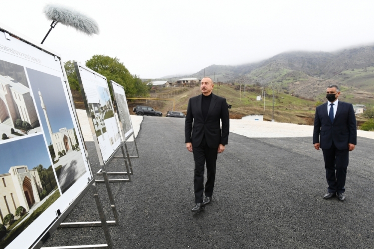 Prezident Hadrutda yeni məscidin təməlini qoyub -