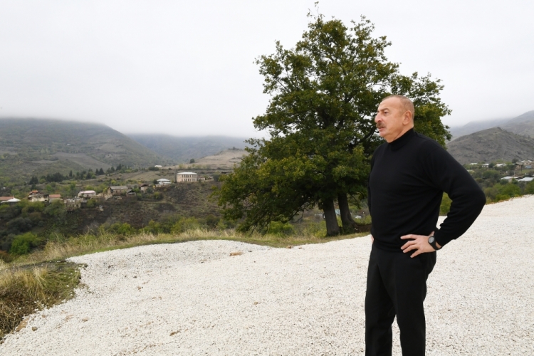 Prezident Hadrutda yeni məscidin təməlini qoyub -