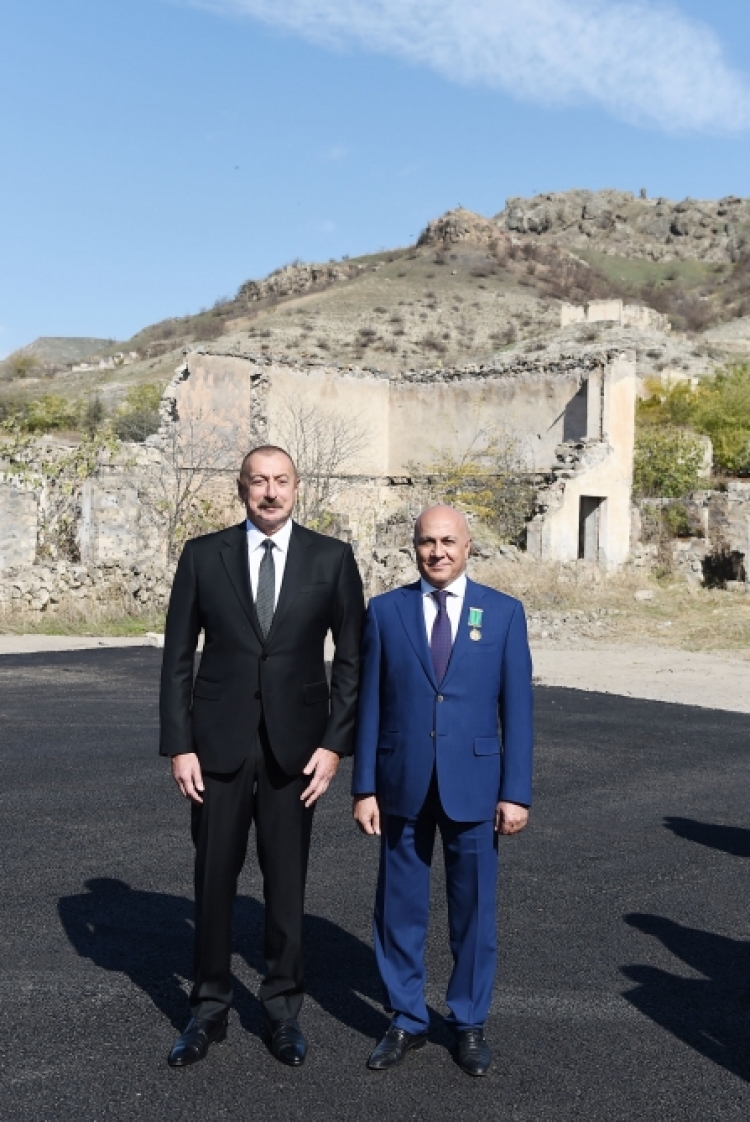 Prezidentlə xanımı ictimaiyyət nümayəndələri ilə görüşüb -