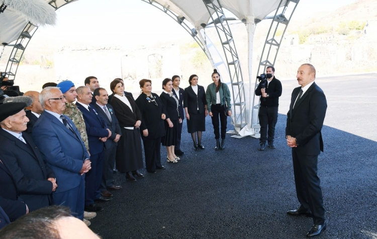Prezidentlə xanımı ictimaiyyət nümayəndələri ilə görüşüb -