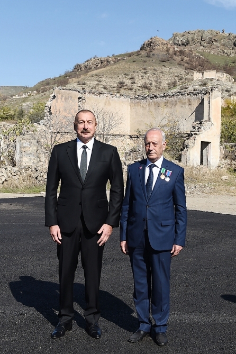 Prezidentlə xanımı ictimaiyyət nümayəndələri ilə görüşüb -