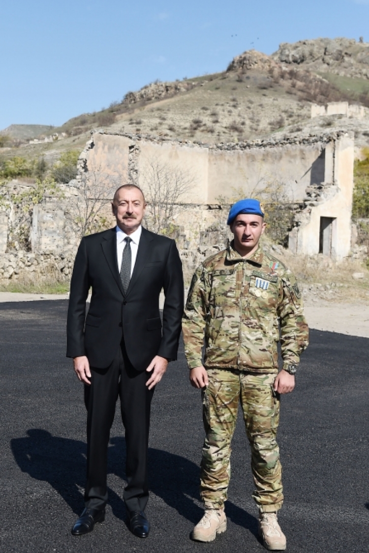 Prezidentlə xanımı ictimaiyyət nümayəndələri ilə görüşüb -
