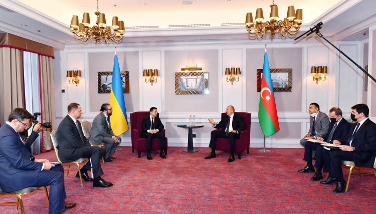 İlham Əliyev Brüsseldə Ukrayna Prezidenti ilə görüşüb -