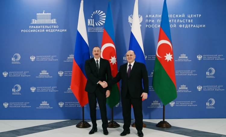 İlham Əliyev Rusiya Nazirlər Kabinetinin Əlaqələndirmə Mərkəzi ilə tanış olub