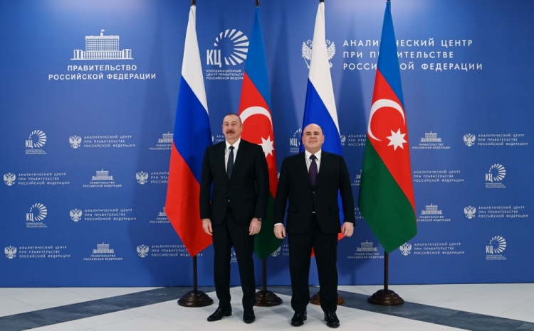 İlham Əliyev Rusiya Nazirlər Kabinetinin Əlaqələndirmə Mərkəzi ilə tanış olub