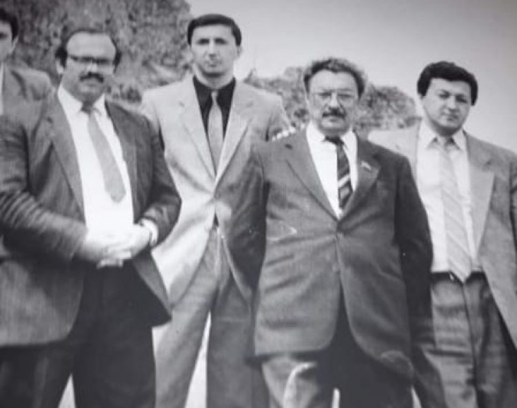 Öz günündə doğulan yazı: