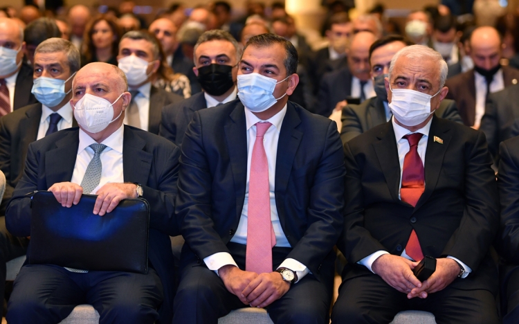 “Sahibkarlar Günü”nə həsr olunmuş konfrans keçirilib -