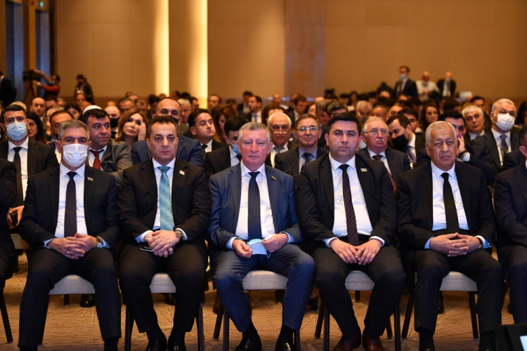 “Sahibkarlar Günü”nə həsr olunmuş konfrans keçirilib -