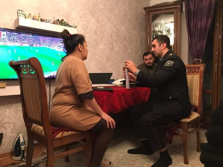 Bakıda jurnalistə yaşadığı binanın liftində bıçaqlı hücum edilib -