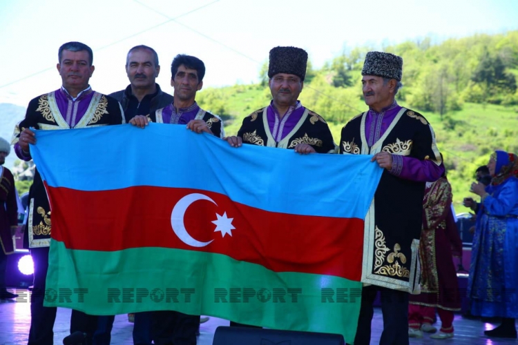 "Xarıbülbül" Beynəlxalq Folklor Festivalı başa çatıb