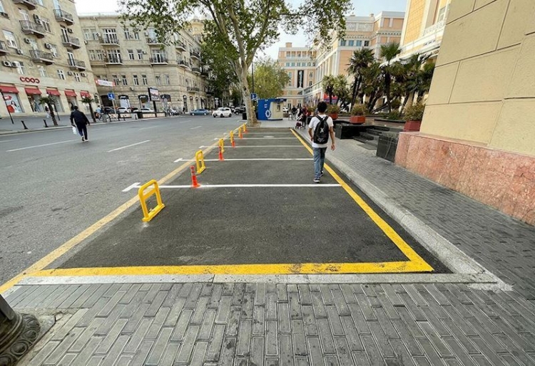 Bakıda ağacları kəsib yerində parkinq saldılar -