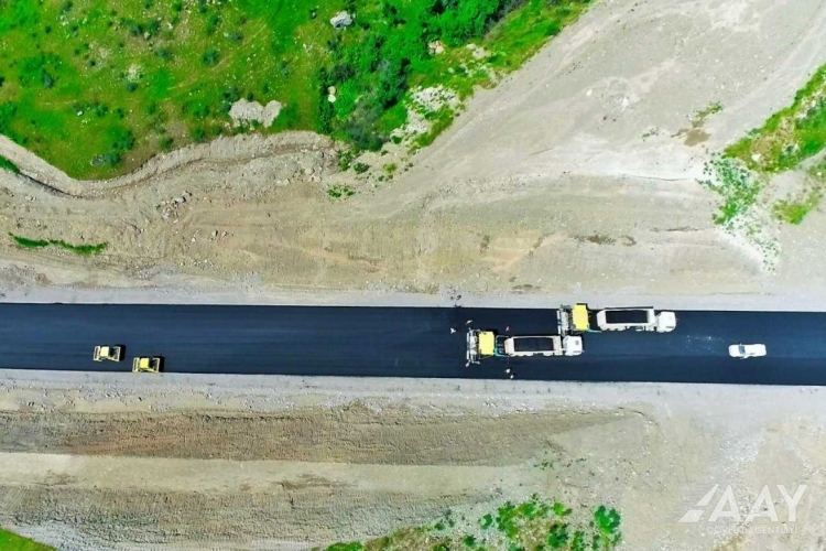 Laçın şəhərindən yan keçən yeni yolun asfaltlanmasına başlanılıb -