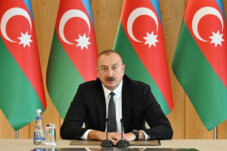 Prezidentin sədrliyi ilə müşavirə keçirilib