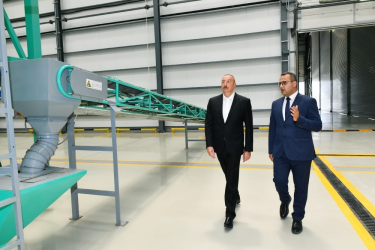 Prezident “Grand-Agro İnvitro” MMC-nin müəssisəsi ilə tanış olub