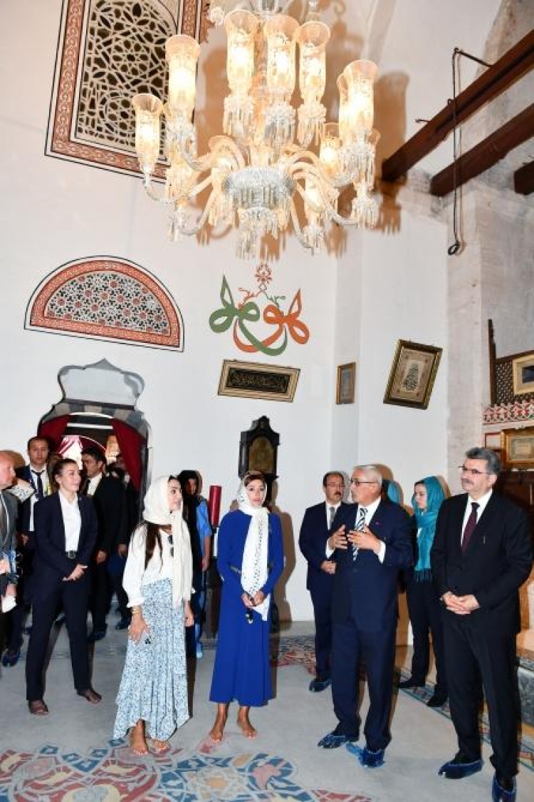 Mehriban Əliyeva və Leyla Əliyeva Konyada Mövlanə muzeyini ziyarət edib -