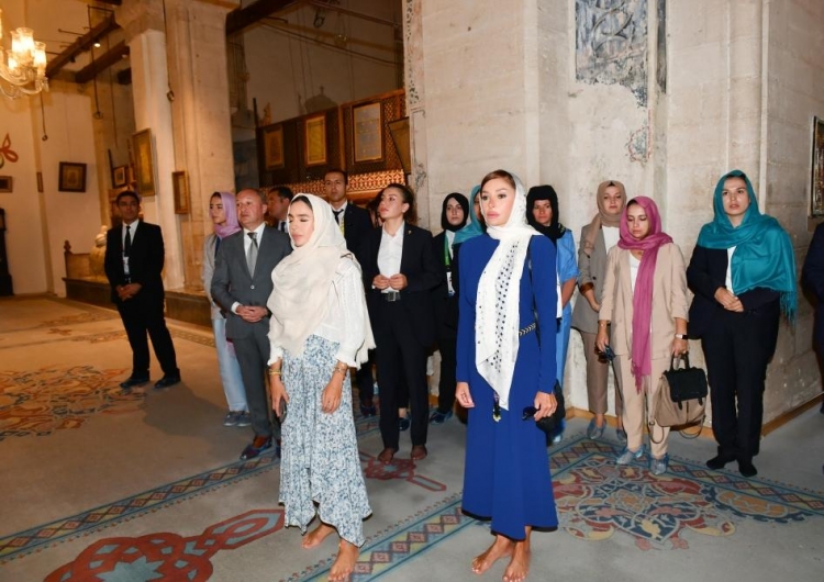 Mehriban Əliyeva və Leyla Əliyeva Konyada Mövlanə muzeyini ziyarət edib -