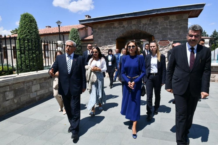 Mehriban Əliyeva və Leyla Əliyeva Konyada Mövlanə muzeyini ziyarət edib -