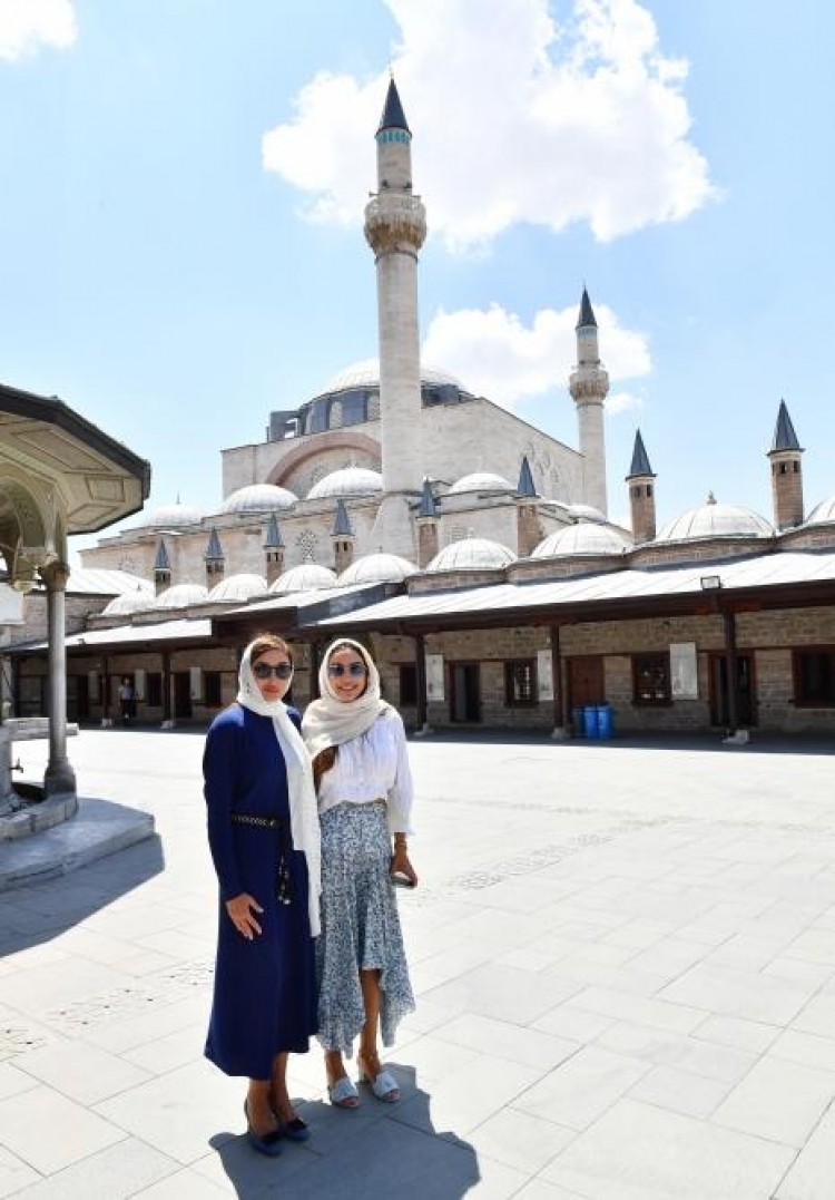 Mehriban Əliyeva və Leyla Əliyeva Konyada Mövlanə muzeyini ziyarət edib -