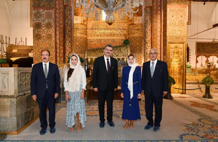 Mehriban Əliyeva və Leyla Əliyeva Konyada Mövlanə muzeyini ziyarət edib -