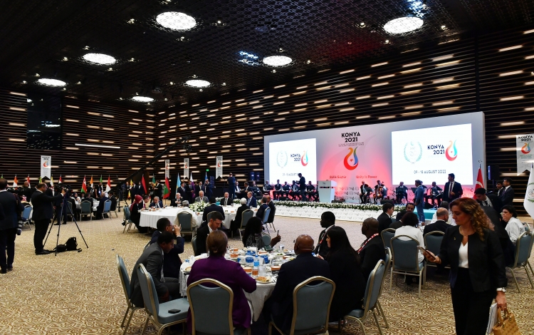 İslamiadanın açılışında iştirak edən rəsmilərin şərəfinə şam yeməyi verilib -