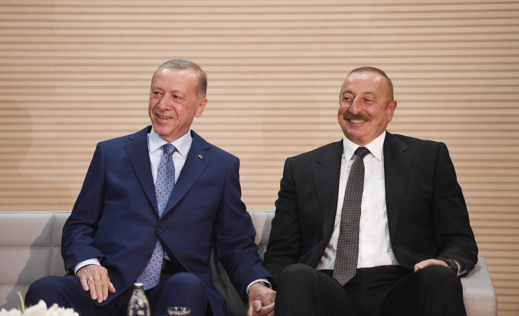 İslamiadanın açılışında iştirak edən rəsmilərin şərəfinə şam yeməyi verilib -