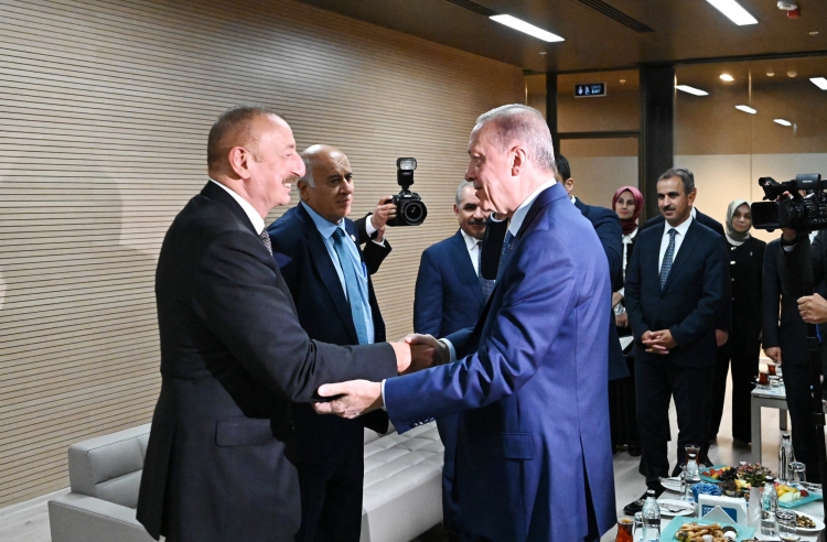 İslamiadanın açılışında iştirak edən rəsmilərin şərəfinə şam yeməyi verilib -