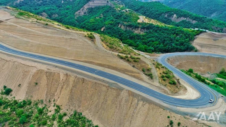 Laçın şəhərinə daxil olmadan yeni avtomobil yolunun tikintisi yekunlaşıb