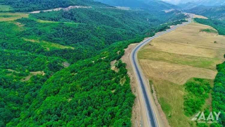 Laçın şəhərinə daxil olmadan yeni avtomobil yolunun tikintisi yekunlaşıb