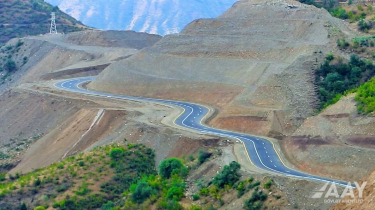 Laçın şəhərinə daxil olmadan yeni avtomobil yolunun tikintisi yekunlaşıb