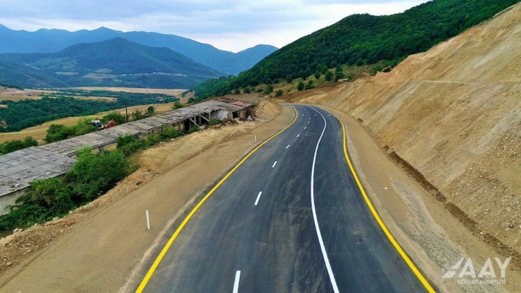 Laçın şəhərinə daxil olmadan yeni avtomobil yolunun tikintisi yekunlaşıb