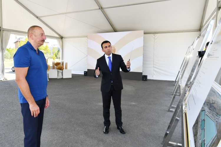Prezident İlham Əliyev “Ağsu Aqropark”ın fəaliyyəti ilə tanış olub -