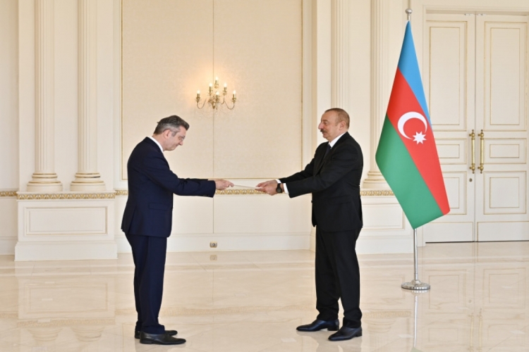 Prezident İlham Əliyev yeni səfirlərin etimadnamələrini qəbul edib