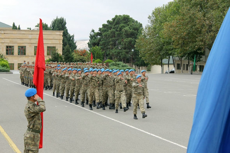 “Komando başlanğıc kursu”nu bitirənlərə beretlər təqdim olunub -
