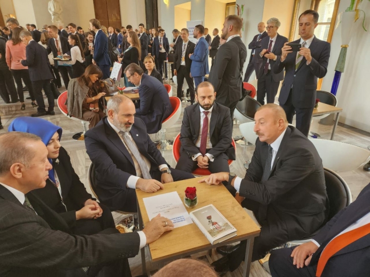Əliyev, Ərdoğan və Paşinyan Praqada bir arada -