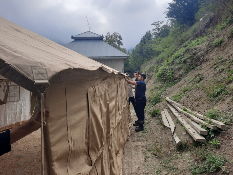 Astarada torpaq sürüşməsi baş verib