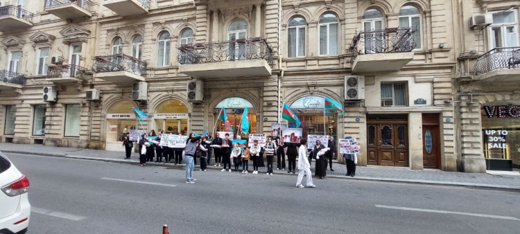 Fransa Senatına etiraz: vətənpərvərlər petisiya hazırladılar -