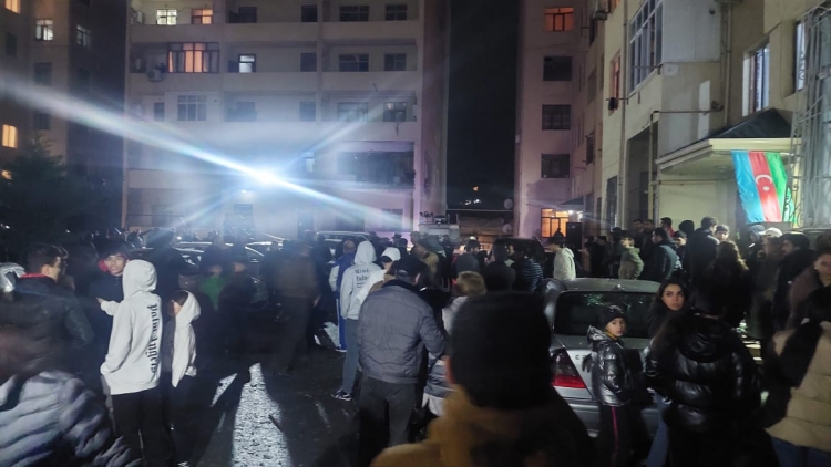 Xırdalanda yaşayış binasında partlayış olub, xəsarət alanlar var -