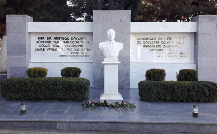 Zakir Həsənov səfərbərlik təminat bazasının döyüş hazırlığını yoxlayıb -