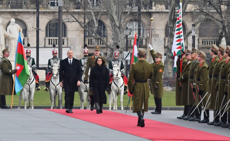 Budapeştdə Azərbaycan Prezidentinin rəsmi qarşılanma mərasimi olub