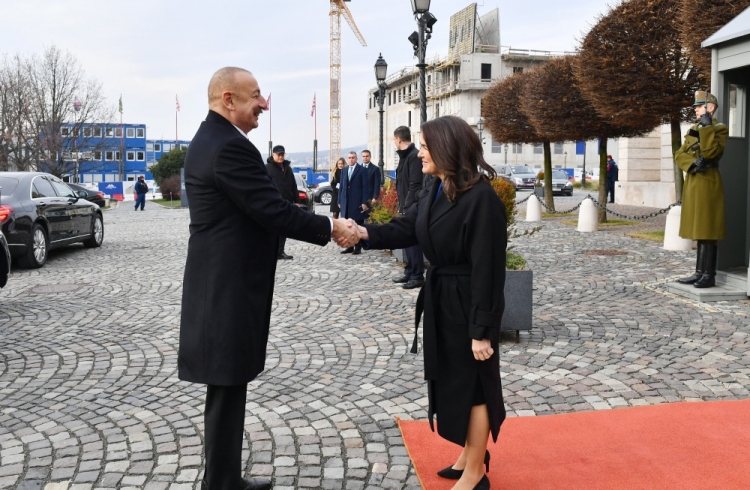 Azərbaycan və Macarıstan prezidentlərinin təkbətək görüşü olub