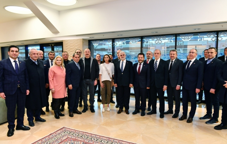 Prezident və birinci xanım “Qarabağ” - “Qalatasaray” matçını izləyiblər -