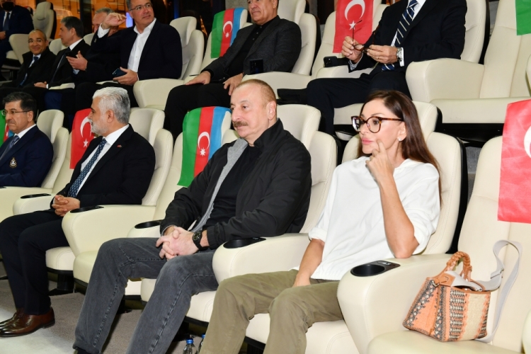 Prezident və birinci xanım “Qarabağ” - “Qalatasaray” matçını izləyiblər -