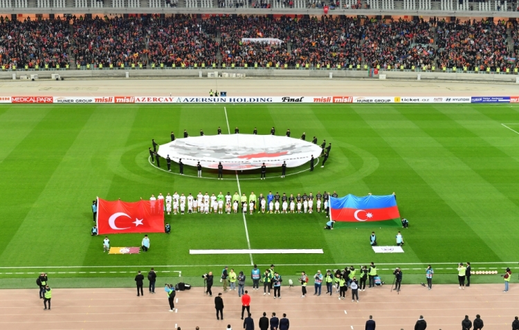 Prezident və birinci xanım “Qarabağ” - “Qalatasaray” matçını izləyiblər -