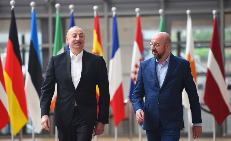 Brüsseldə Prezident İlham Əliyevin Şarl Mişel ilə görüşü başlayıb