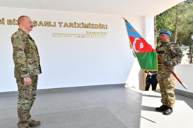 Prezident Müdafiə Nazirliyinin komando hərbi hissəsində olub -