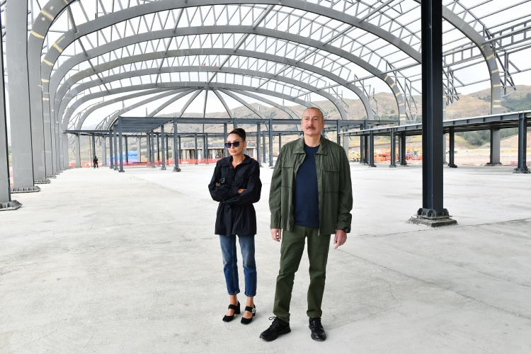 Prezidentlə xanımı Laçın Beynəlxalq Hava Limanında tikinti işlərinin gedişi ilə tanış olublar - 