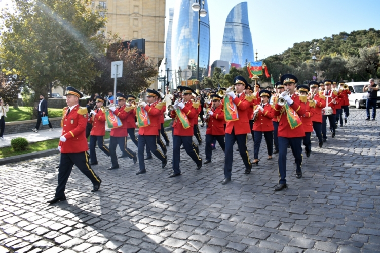 Bakıda hərbçilərin yürüşləri keçirilir -