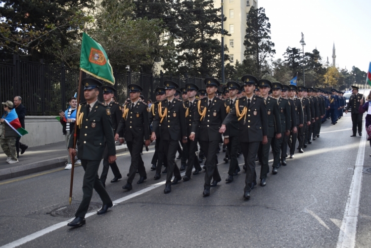 Bakıda hərbçilərin yürüşləri keçirilir -