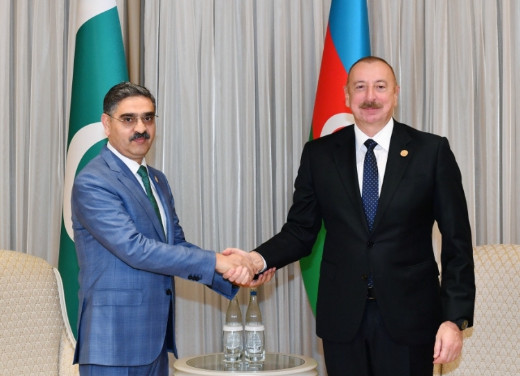 İlham Əliyev Daşkənddə Pakistanın Keçid Hökumətinin Baş naziri ilə görüşüb -