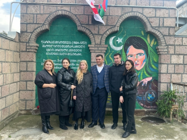 Gürcüstanda ilk azərbaycanlı qadın deputatın xatirəsi əbədiləşdirilib